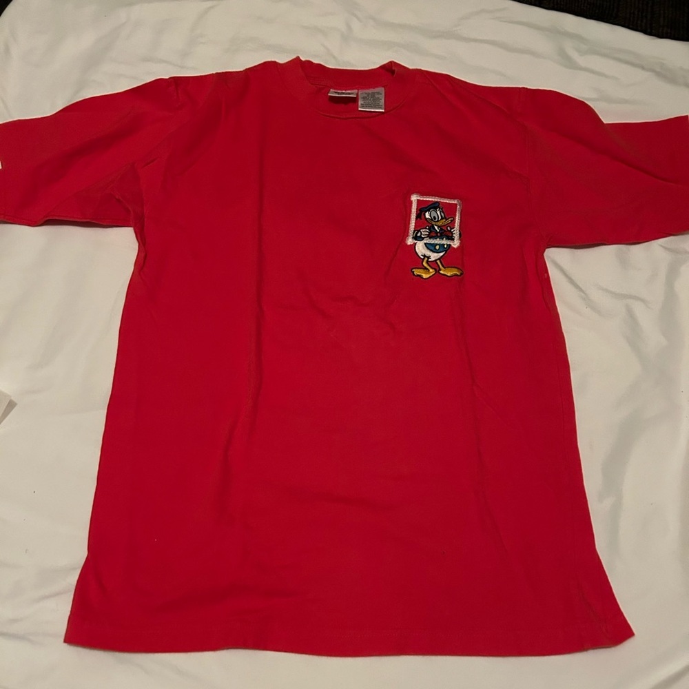 Vintage Disney 90’s Donald Duck Embroidered T-Shirt Red Size Medium in EUC 🏰
